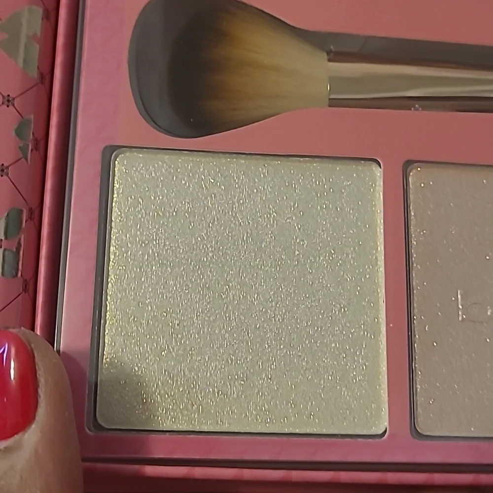 Bebe 7 PC Sculpt & Illuminate Palette - Pink and Gold